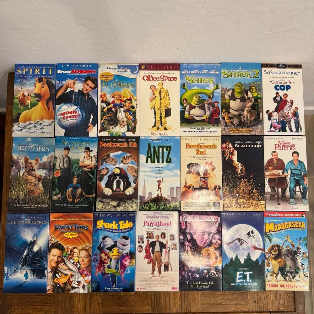 Lot of 21 VHS Childrens Movie Classics Collection